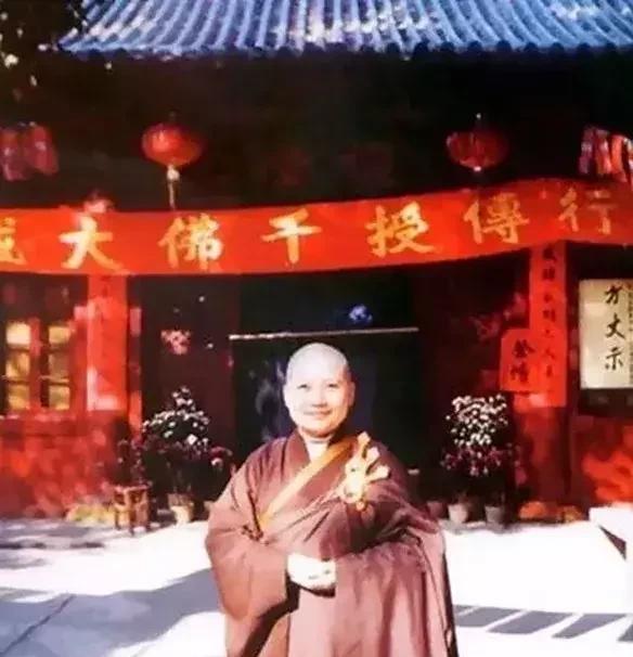 李娜出家跟韩红有关系吗,歌手李娜出家和韩红有关系吗