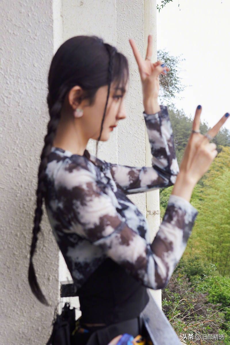 杨幂短发编扎同款,杨幂短发扎小辫子图