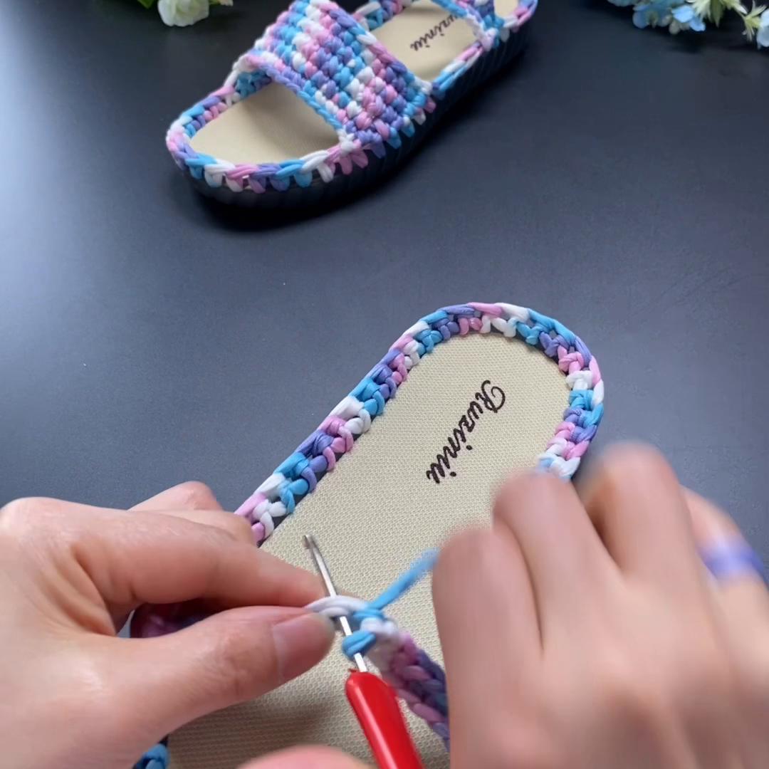 小男孩的凉鞋用布条线怎么钩好看,布条线郁金香儿童凉鞋钩织教程