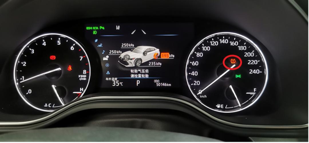 行驶中故障灯亮是怎么回事,行驶中故障灯亮了车顿挫