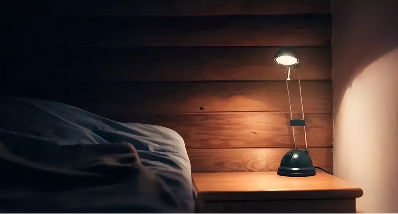 头皮上经常长脓包和疙瘩,是怎么回事?医生:或和这3种问题有关