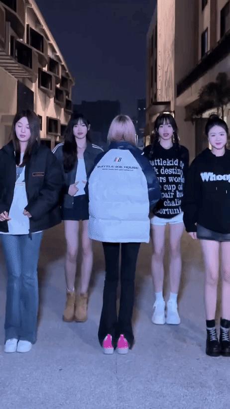 女孩子看起来外表美丽，其实裤袜已经掉到大腿根了！哈哈哈