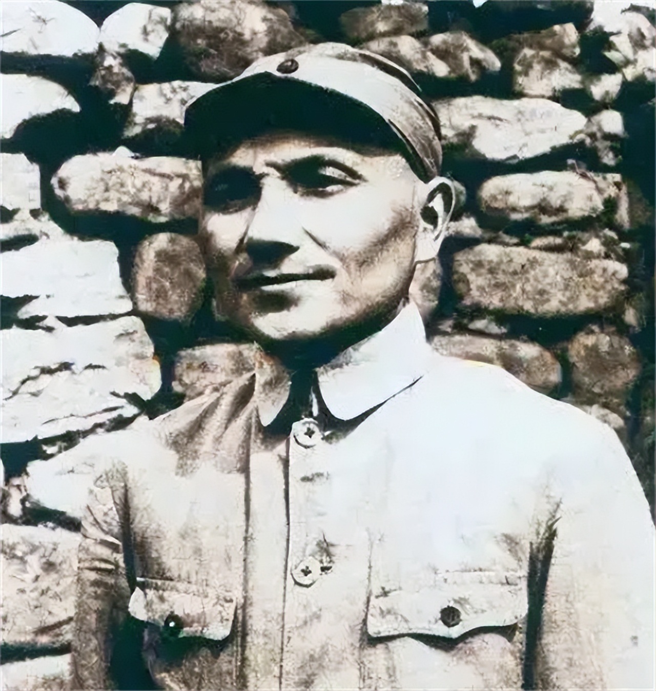 1977年邓公约见*锡联陈**，*锡联陈**向邓道歉，邓公：你在北京不欠账