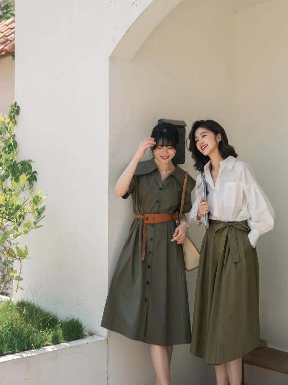 衬衫搭配牛仔裤简约时髦,衬衫如何搭配阔腿牛仔裤女士