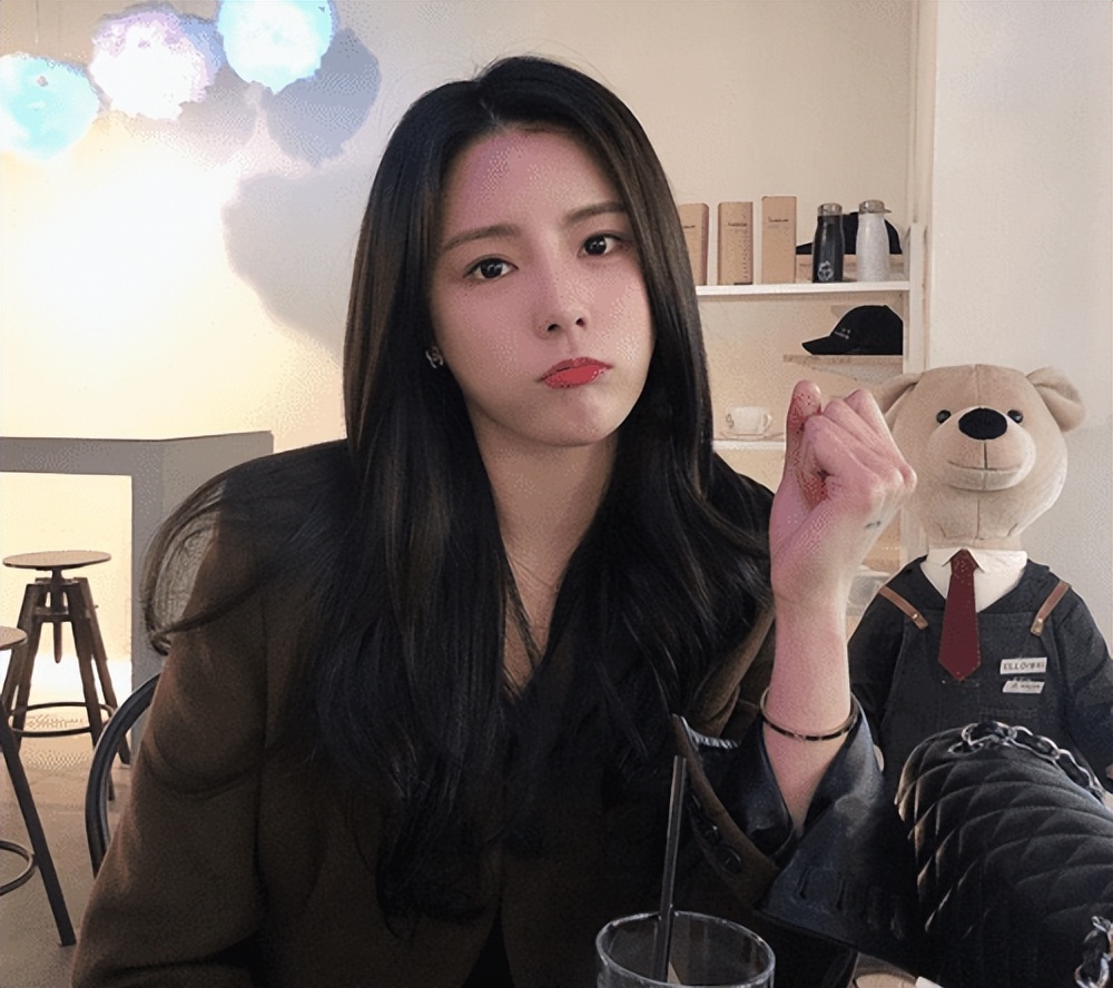 真实故事：她被曝操纵男友、学历造假等诸多争议，复出新剧惹非议