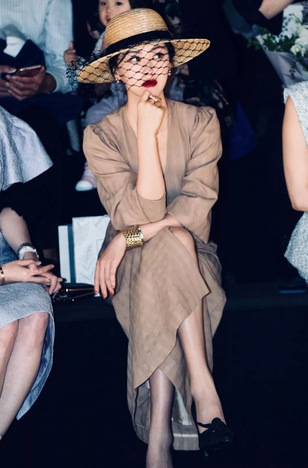 朱珠：迷倒世界顶级富豪，收服“帮派最狂太子”，却下嫁美术老师