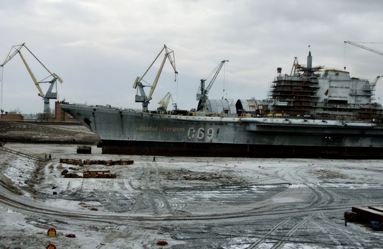 1998年印度买航母，俄方出价1美元，印方欣喜若狂，结果被坑30亿