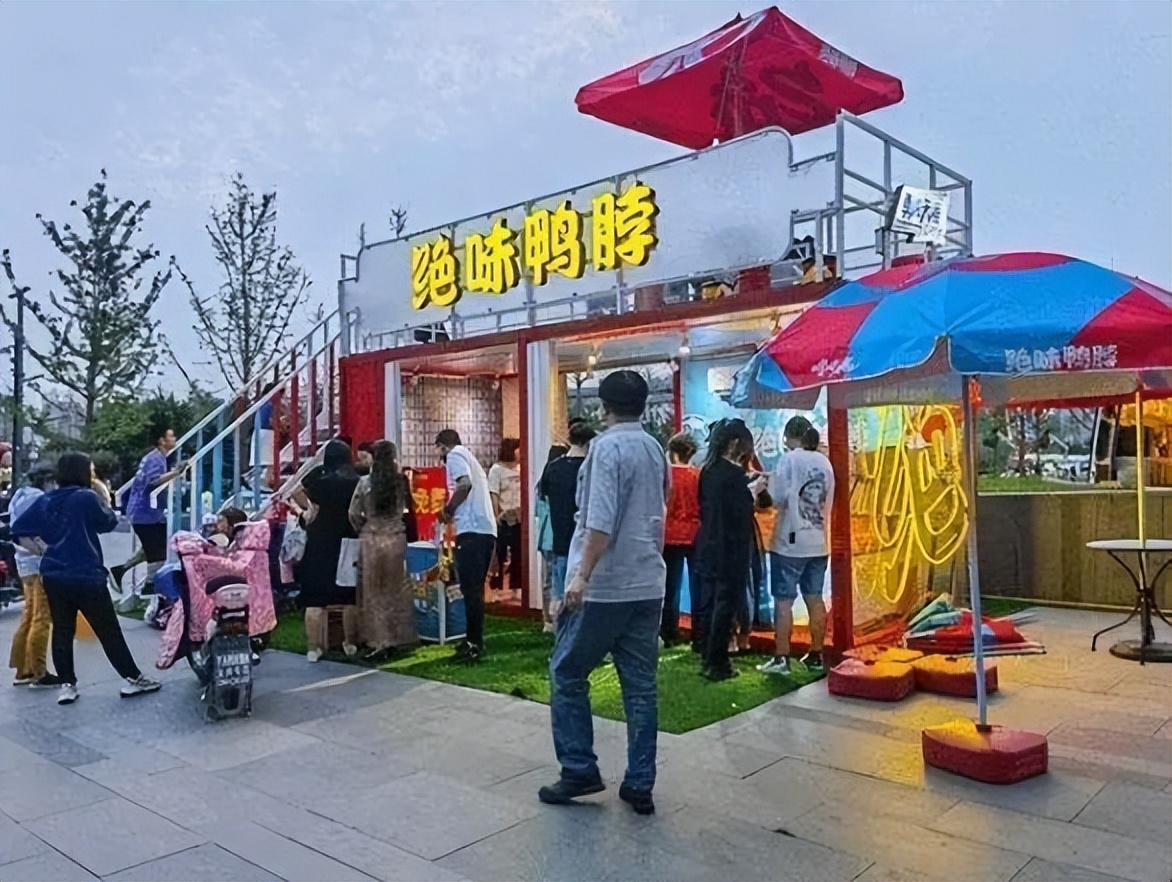 曾把门店开遍全国，却在一年间蒸发300亿，绝味鸭脖是如何做到的