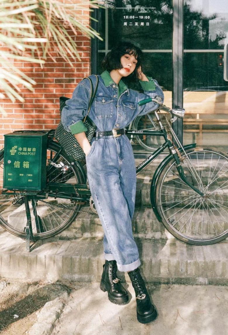 小脚裤马丁靴穿搭,牛仔裤马丁靴搭配女生腿粗冬季