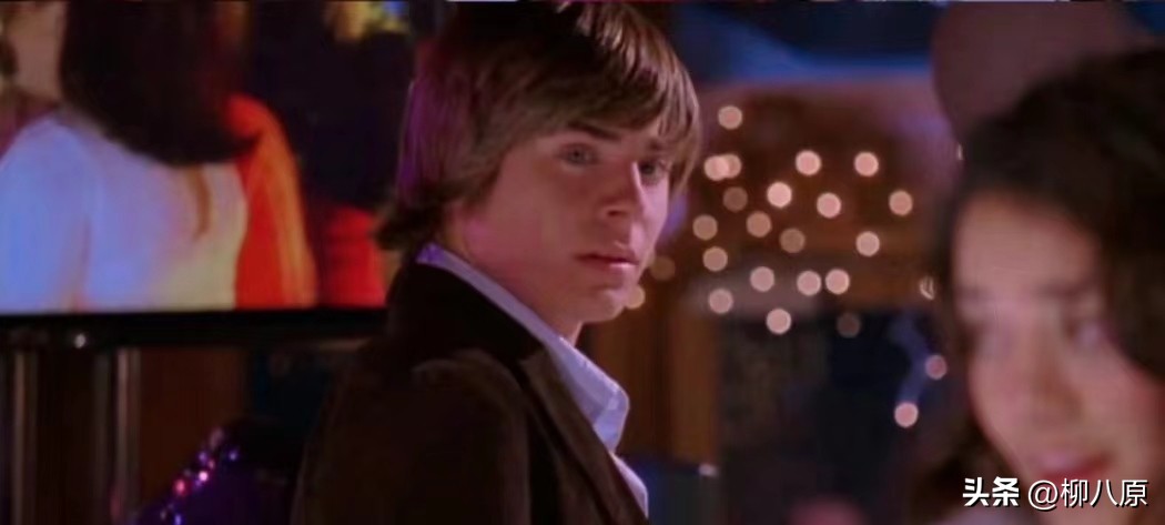 美国影片《歌舞青春》以青春为主线表达了什么？