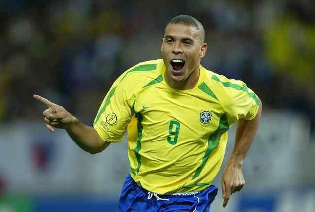 公认球王有几个,称得上准球王的十大足坛传奇巨星