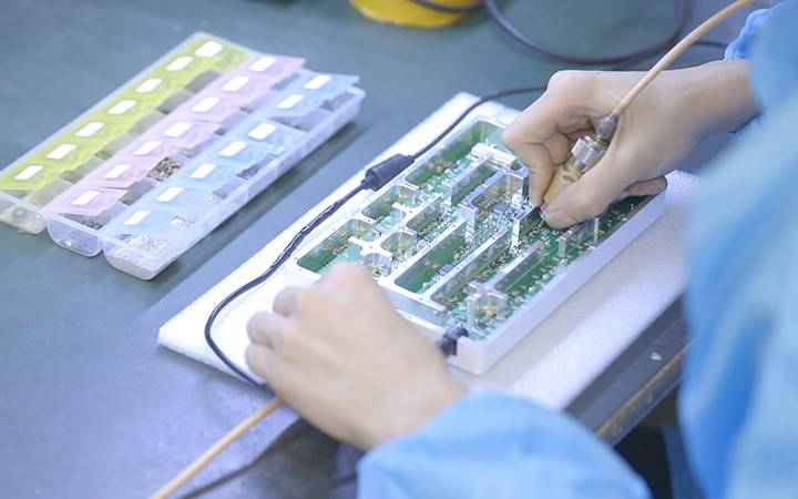 手机里的信号放大器是什么样子的,手机信号放大器可以调频吗