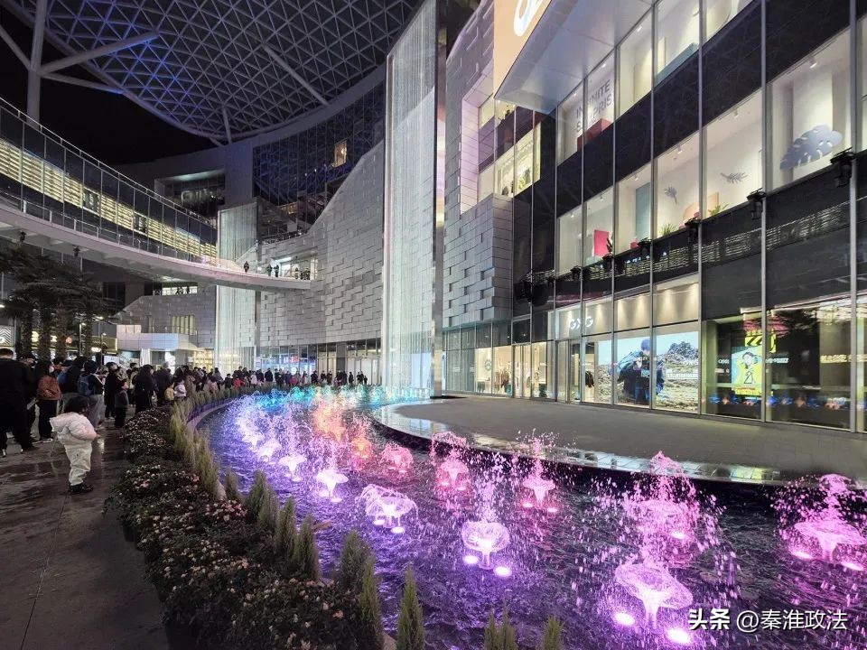 南京地铁11号线效果图,航拍南京地铁11号线旁超大公园