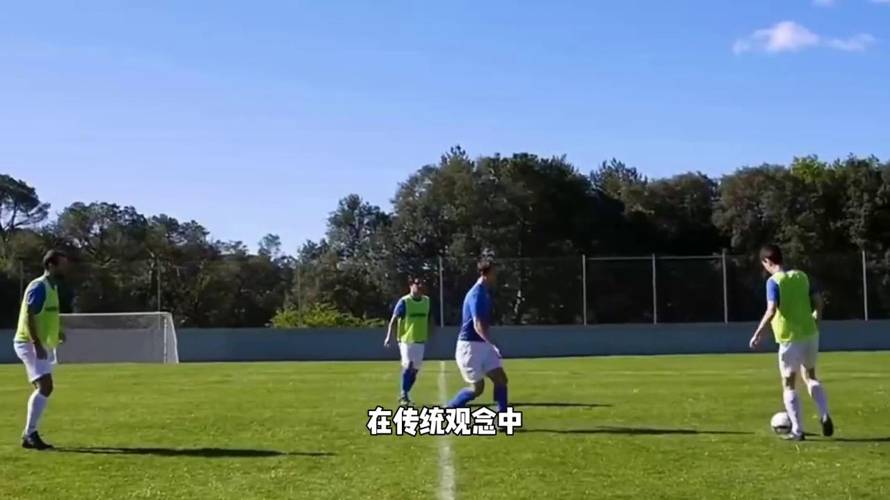 农村女生踢球,乡村女孩渴望踢球