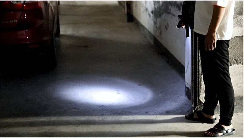 国产伞界“黑马”崛起！突破传统雨伞设计，风雨越大越显厉害