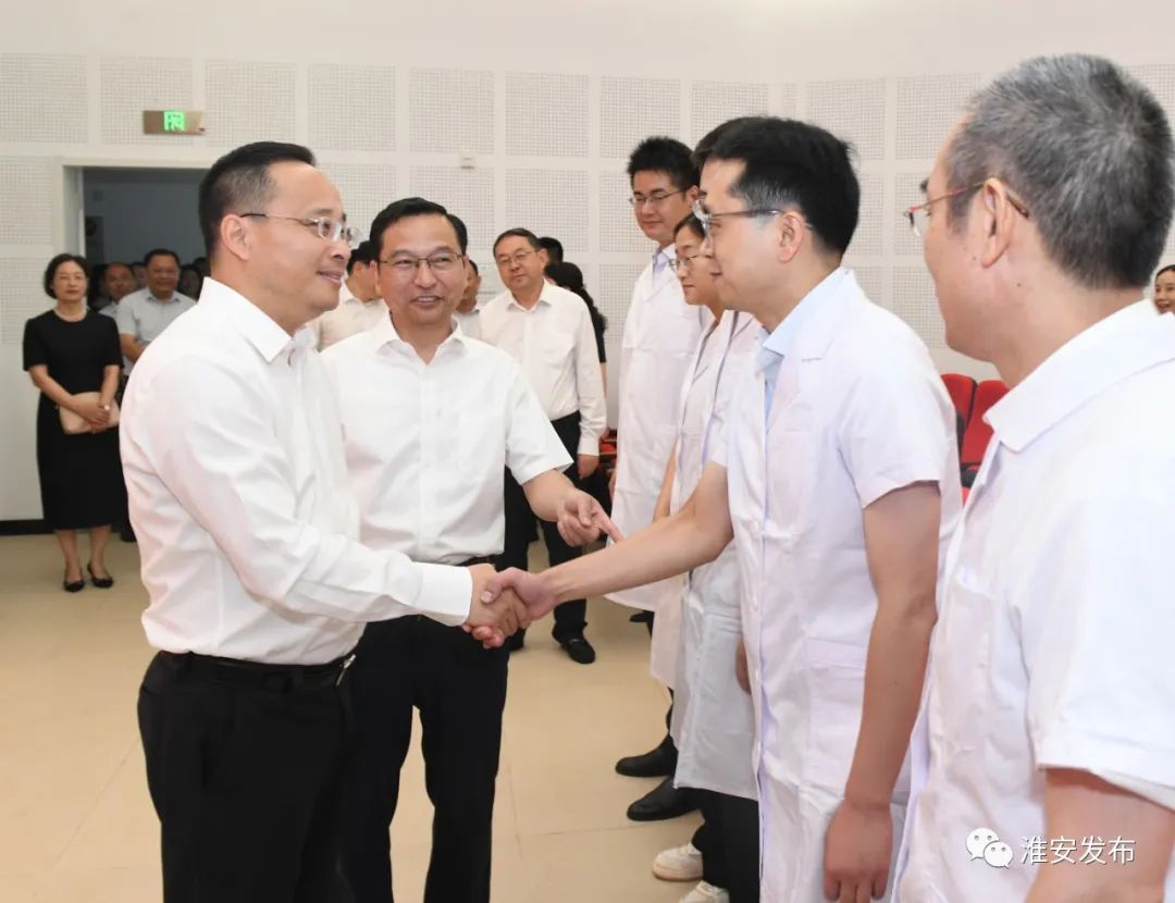 顾坤看望伤残军人,田兵兵带队开展医师节走访慰问