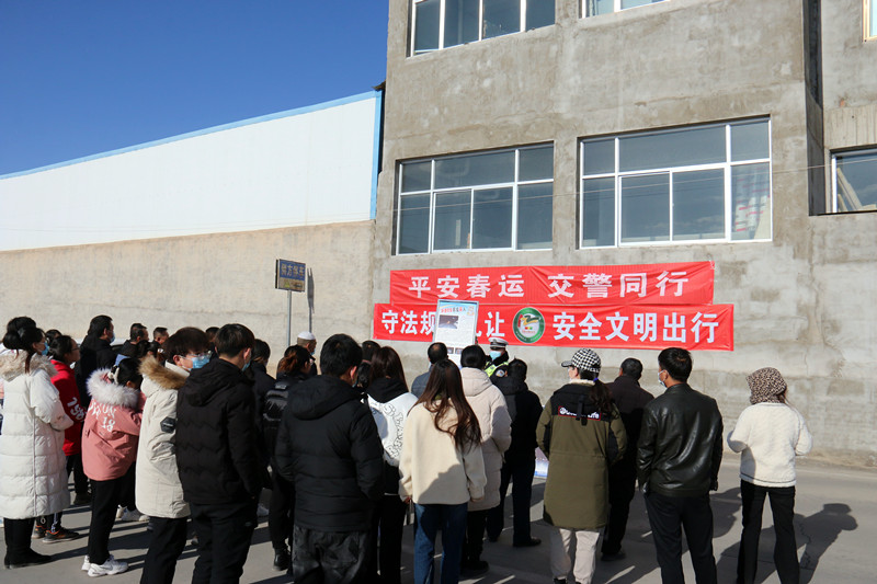 【平安春运交警同行】民勤公安交警走进运通驾校开展春运交通安全及“一盔一带”冬季交通安全宣传活动