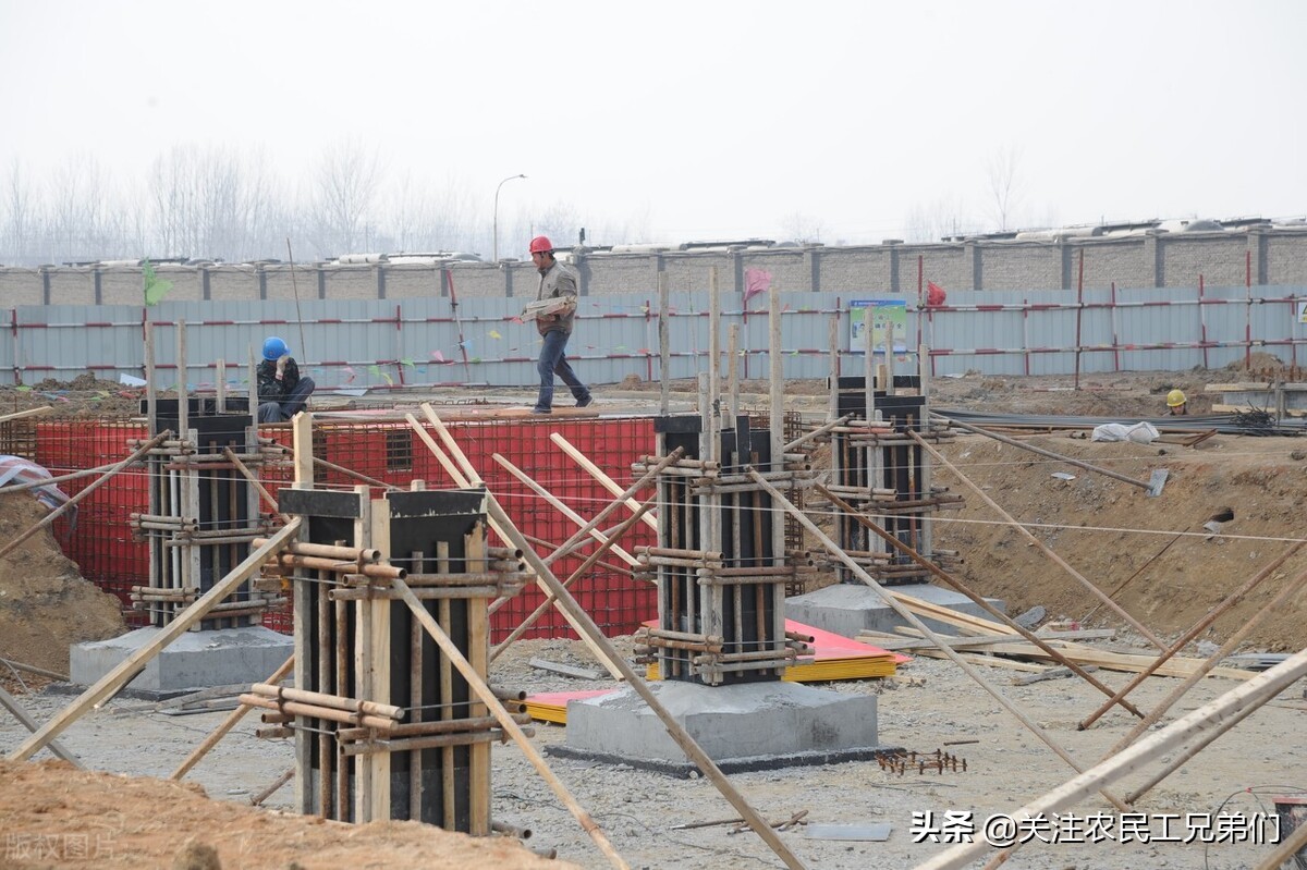 这个外地老板找人干活，三个月才发工资的长期工活，你敢去干吗？