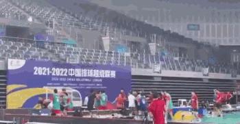 一个看不惯一个，津苏排球是怎么了？女排互相伤害男排则大打出手