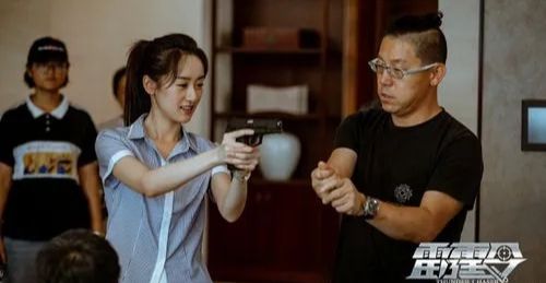 她曾被誉为娱乐圈校花,她被称为最美校花