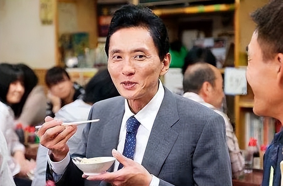 孩子与大人吃饭时的礼仪,小朋友吃饭应该学什么礼仪