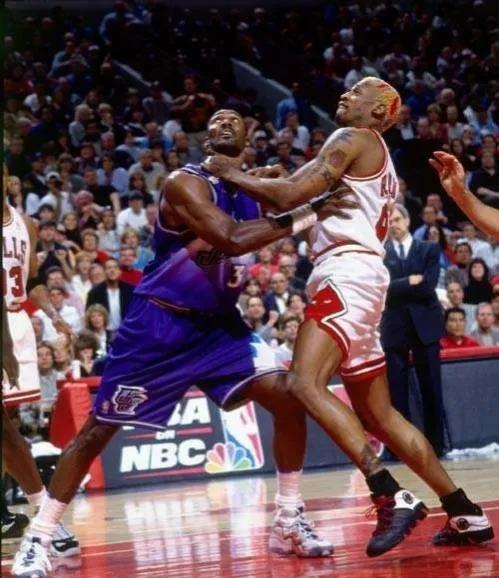 詹姆斯未来三个赛季的薪资,勒布朗詹姆斯生涯赚了多少钱