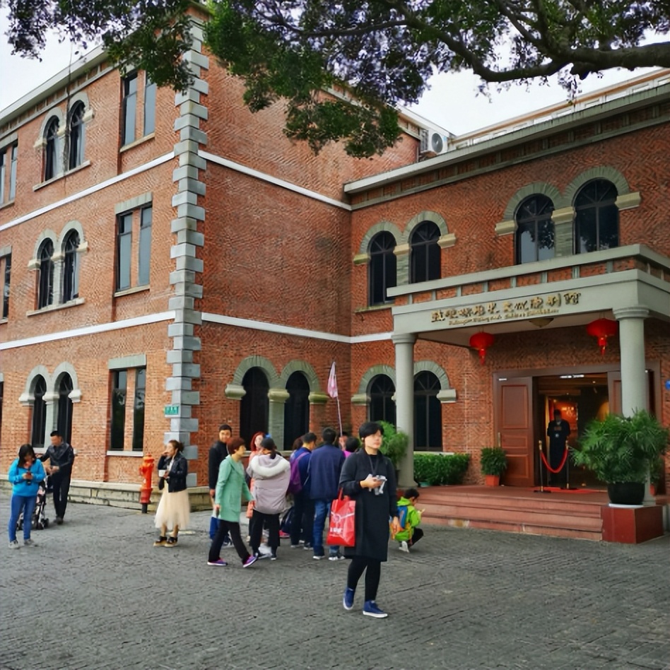 暑假我们来到了中国闻名的鼓浪屿,鼓浪屿暑假免费游玩攻略