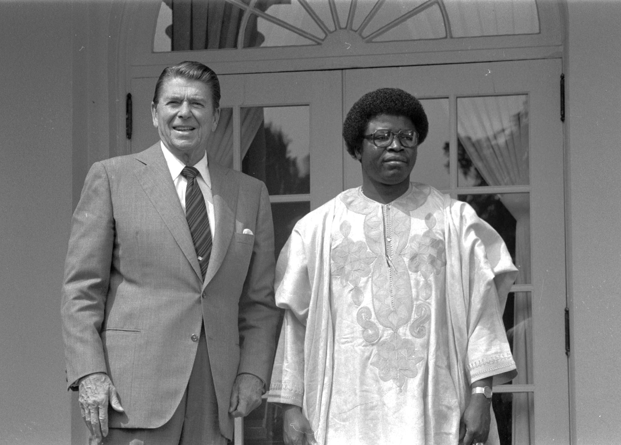 利比里亚前总统多伊怎么被处死的,被宫刑的利比里亚前总统多伊