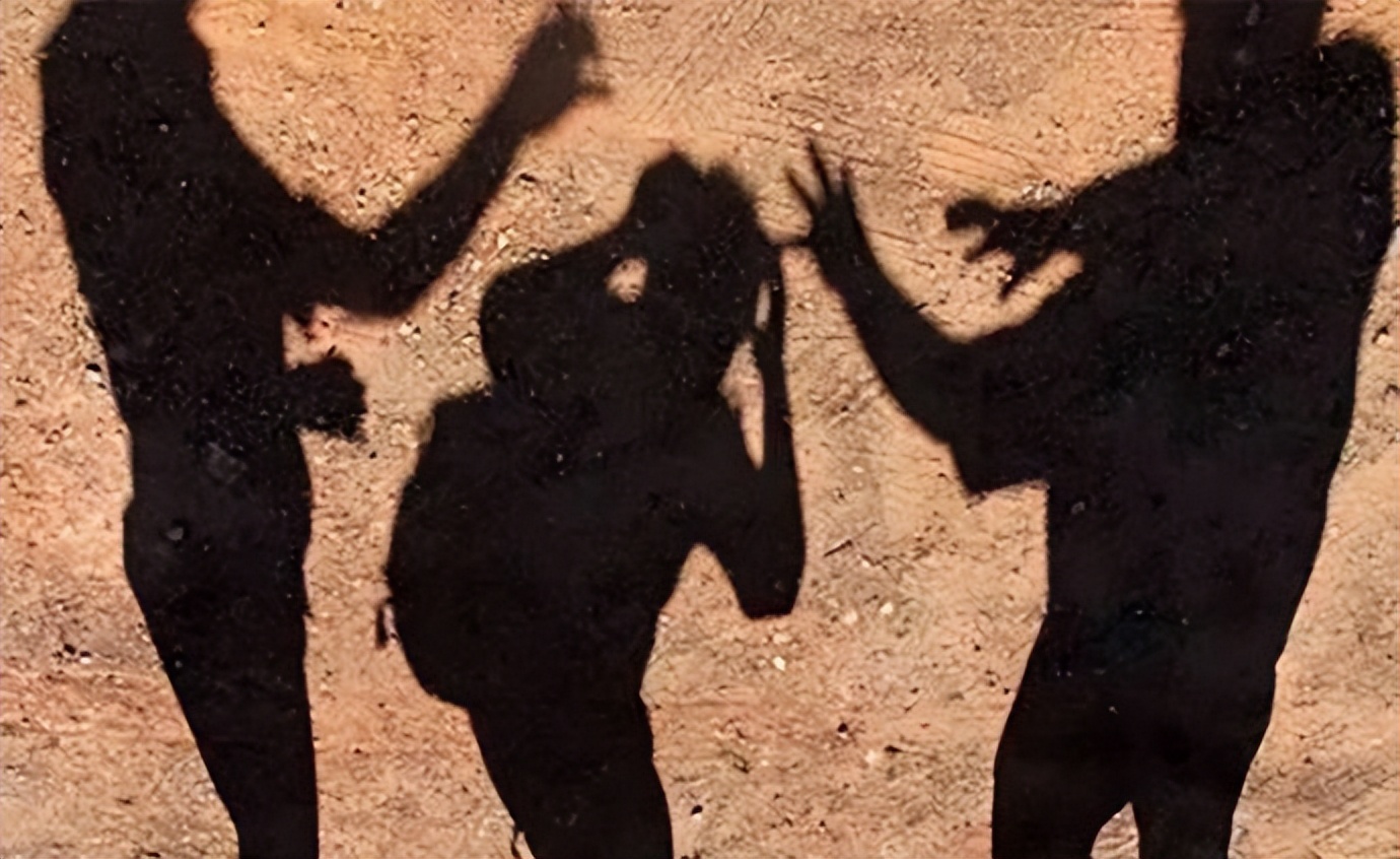 儿子遇校园霸凌遭群欧辱骂,遇到校园霸凌被家长暴打