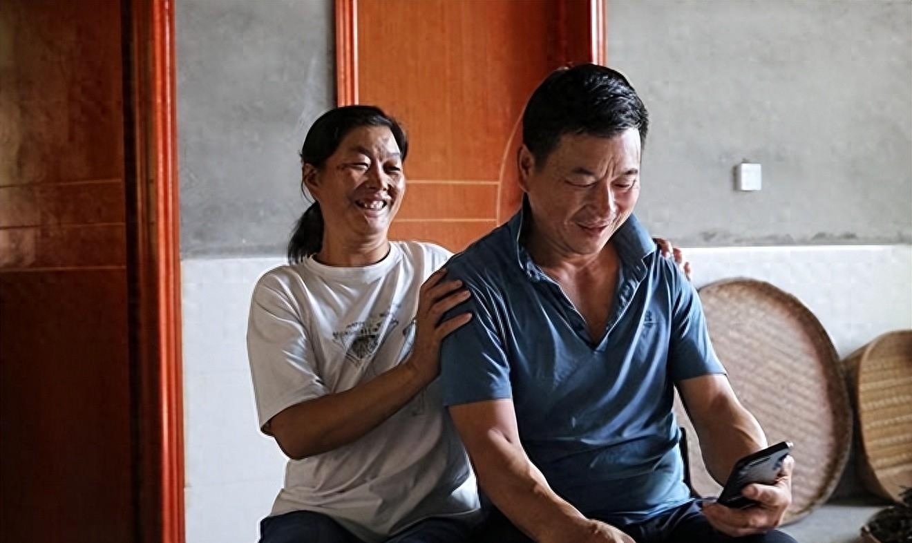 去武汉出差，同学小姨子热情招待我，与她发生幸福的事