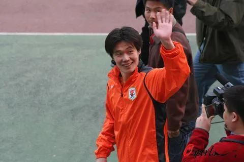 李霄鹏离任鲁能完整视频,李霄鹏退役的时候鲁能主教练是