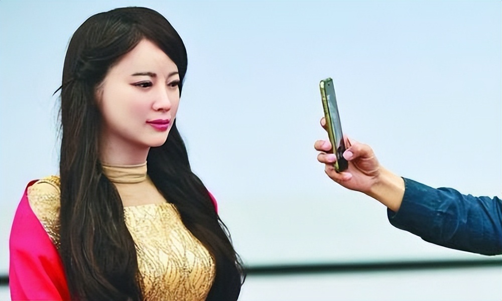 女友机器人到底怎样？网友：“姿势”很多，售价比彩礼便宜