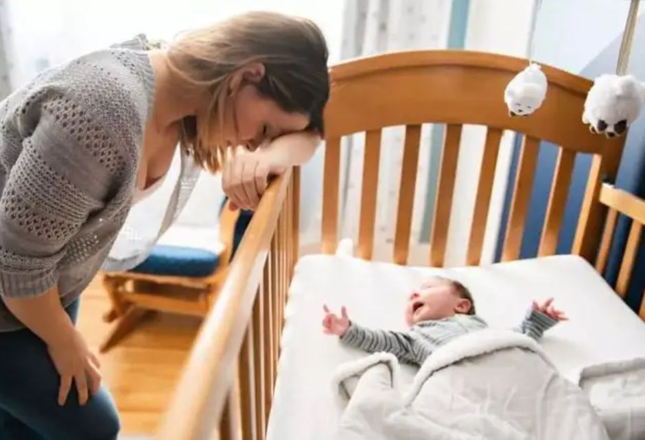 奶睡哭闹怎么办,怎么让宝宝适应奶奶哄睡