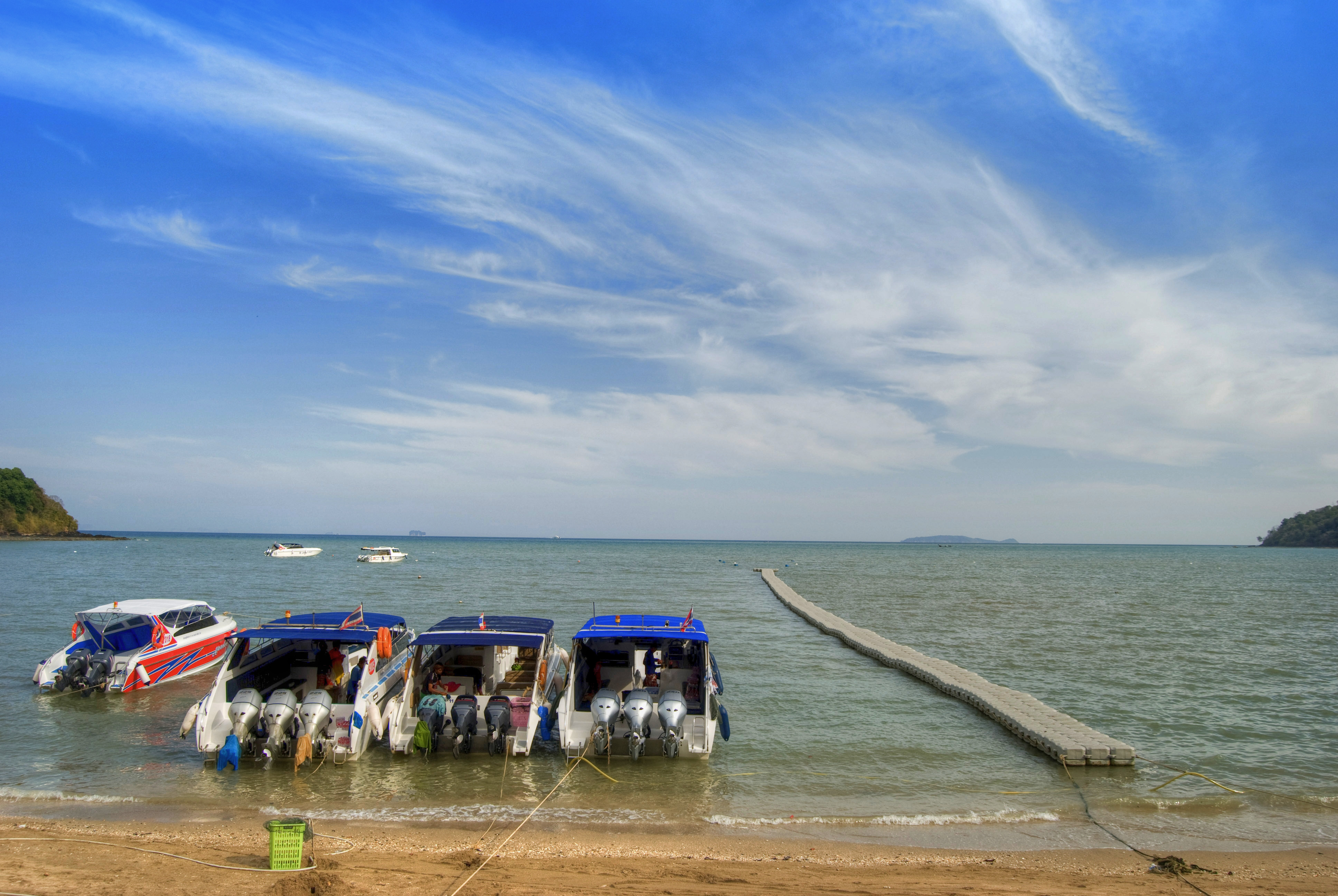 泰国三亚旅游对比,三亚和泰国旅游选择哪里
