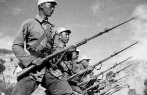 他手刃27名鬼子，授“全国战斗英雄”称号，晚年看电影时大笑而亡