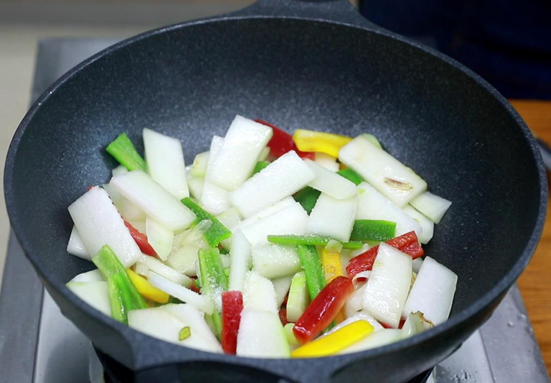 齿痕舌白口苦吃什么食疗,嘴巴有甜味吃得多容易饿