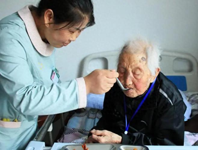 3年前，听妈话婚姻AA，3年后，他攒了12万，我买电脑还得分期