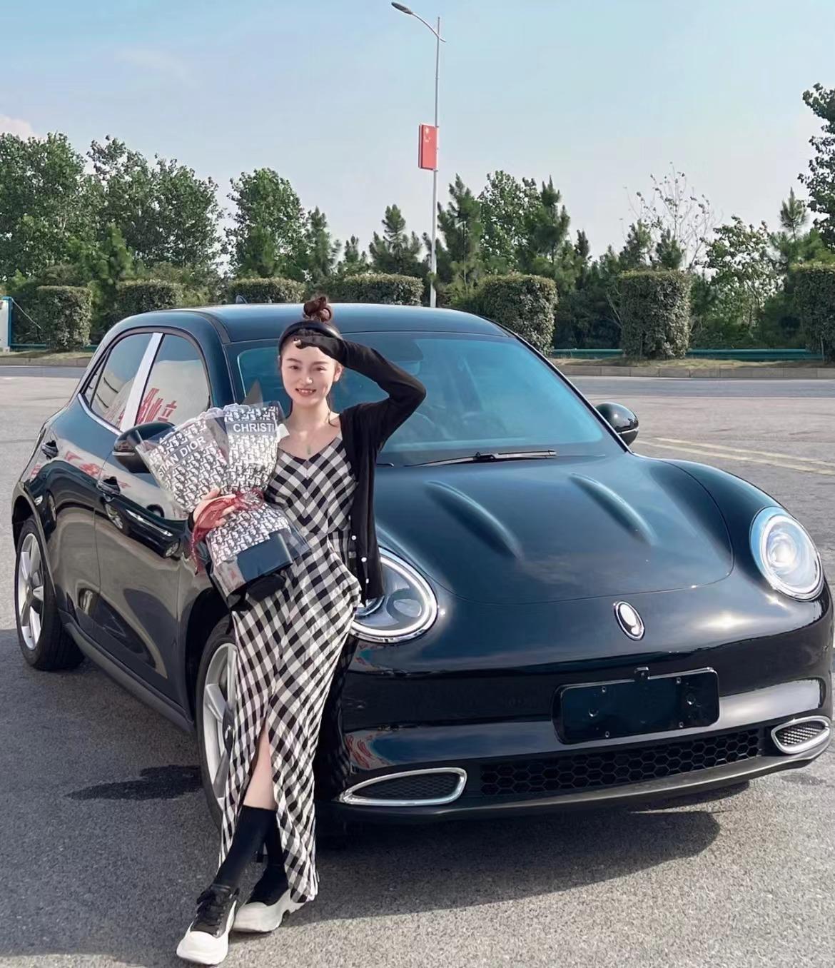 欧拉好猫随车充电器多少千瓦,欧拉好猫220v便携充电器多少w