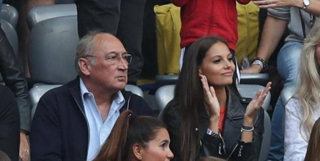 德国队是懂“美人计”的，破例让太太团入住安慰球员，但又没全懂