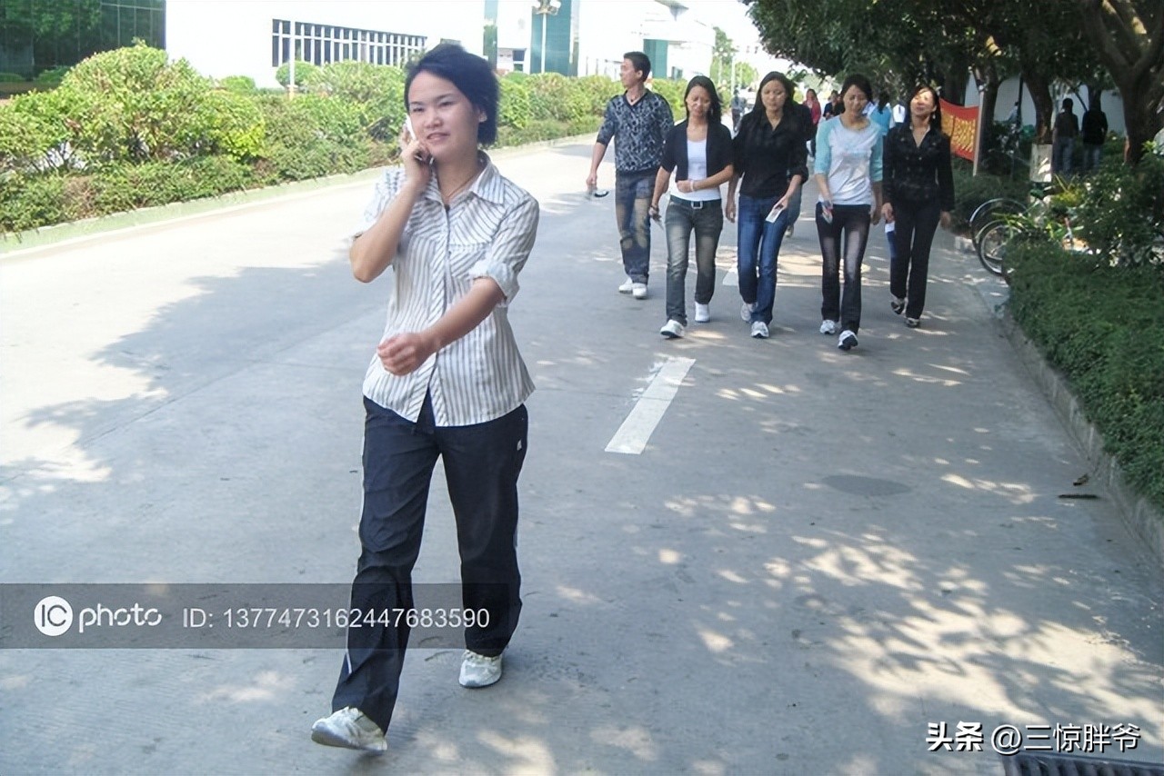 东莞1997：工厂生活太辛酸，石榴裙下笑开颜