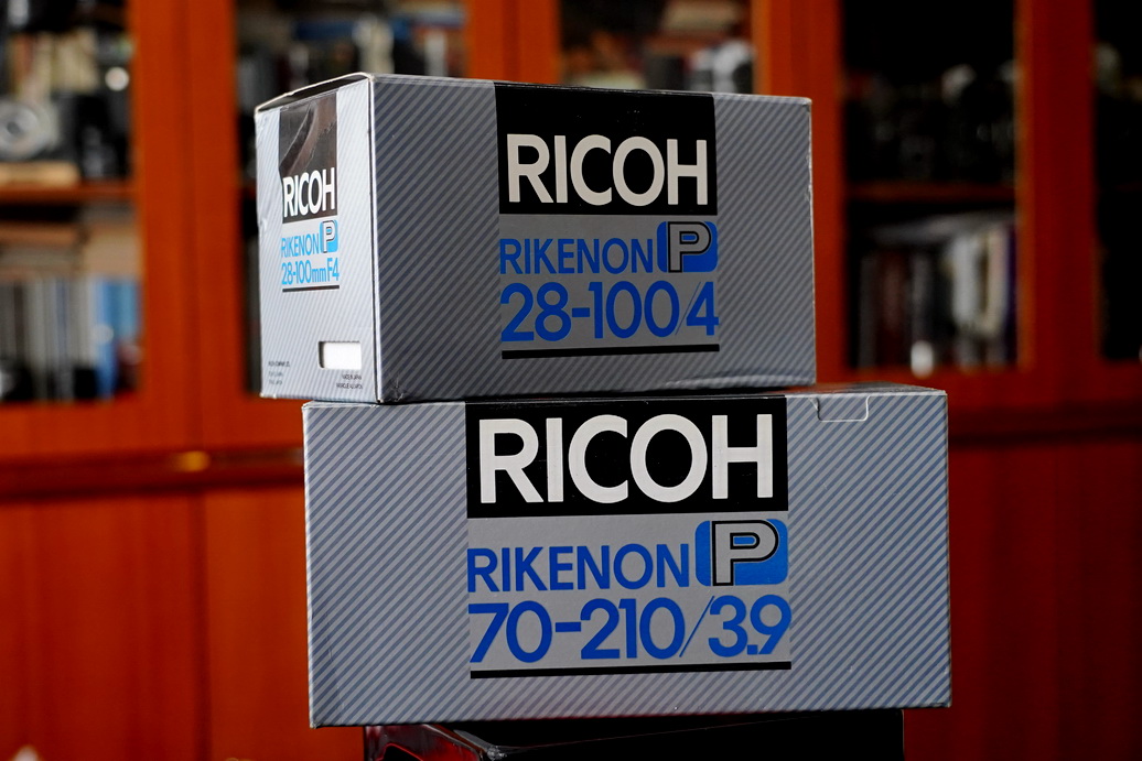 理光有几款50mm镜头,廉价的相机