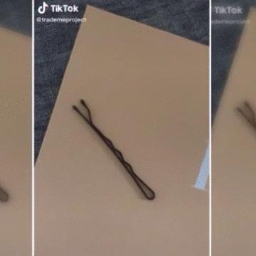 外国妹纸想用一个小发卡，跟别人换一栋房子，最后居然成功了