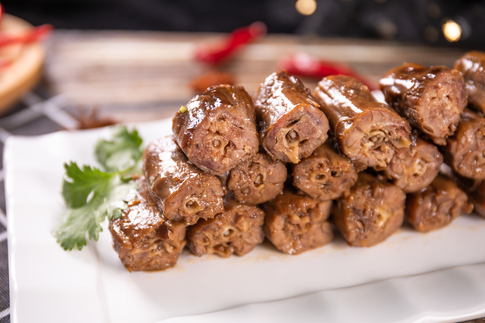 卤鸭脖为什么这么好吃,为啥鸭脖店里的卤花生这么好吃