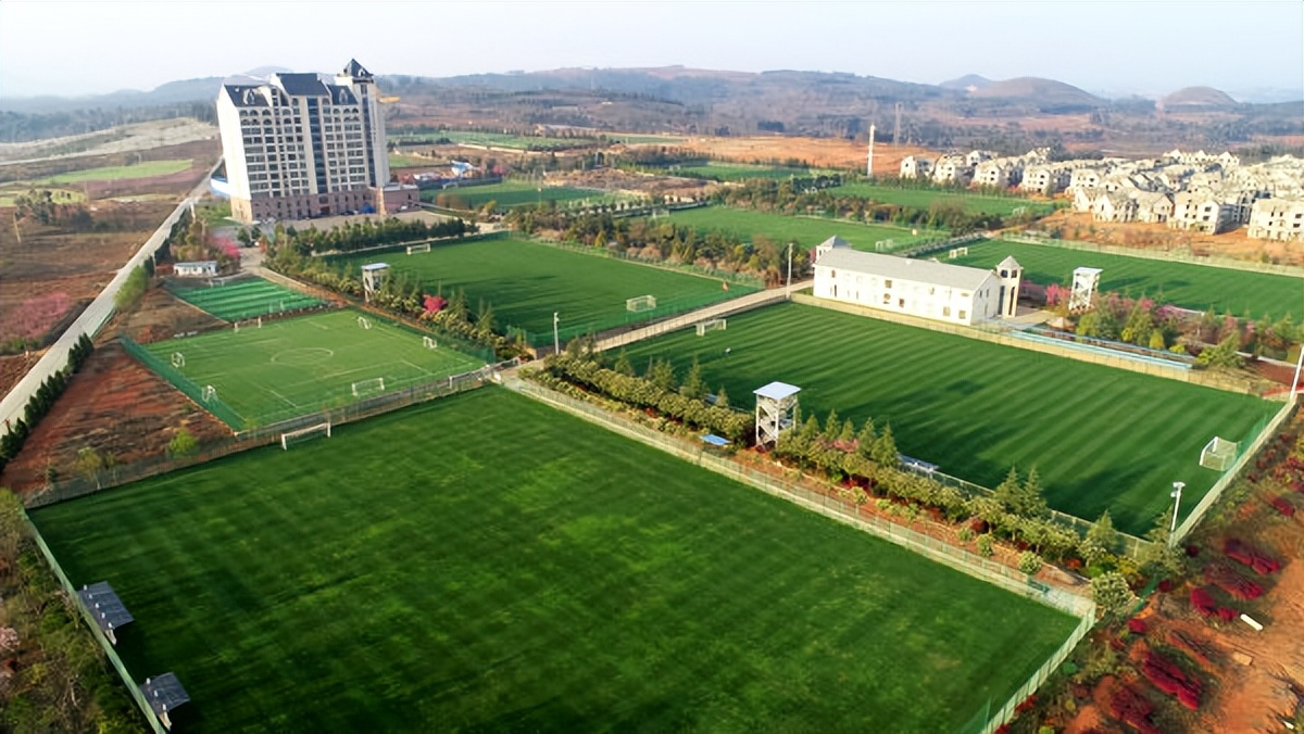 建立更高水平全民健身的相关政策,构建更高水平的全民健身服务体系