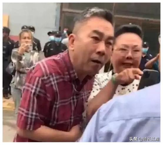 杨议直播谈被叫爷爷,杨议直播间怼人说了什么