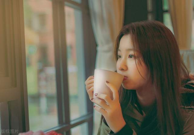 故事：初次驾驶意外撞到人，一看是个帅哥，赔他十八万想追做男友