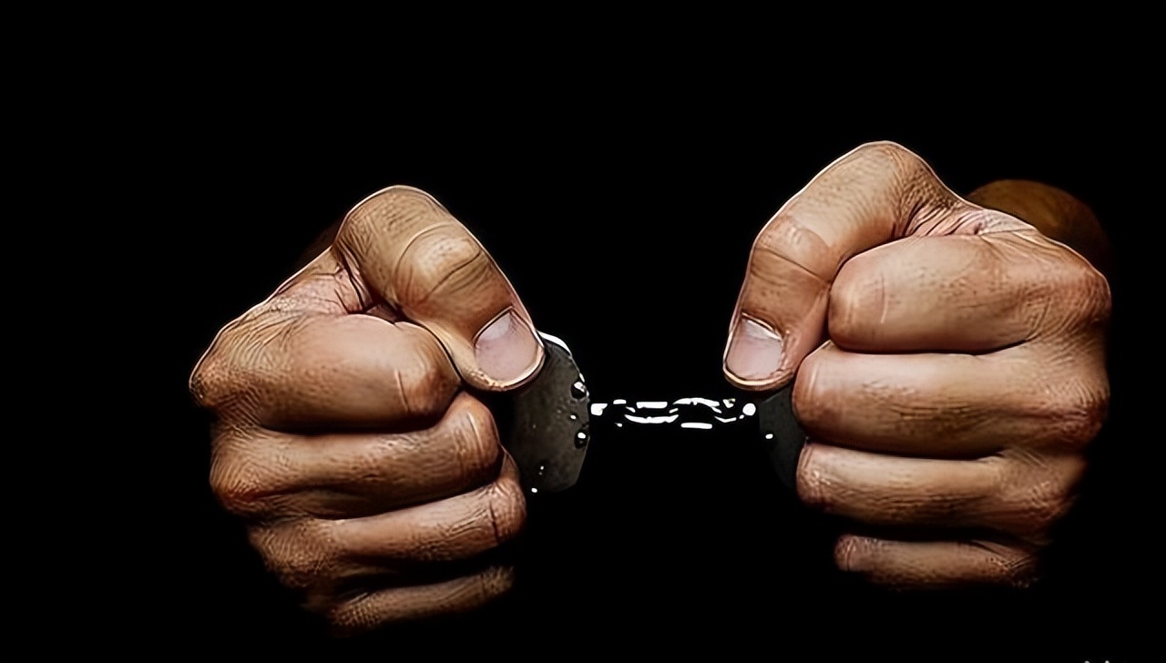 安徽“好色省长”何闽旭：敛财800万，*养包**姐妹花，上任九天被捕