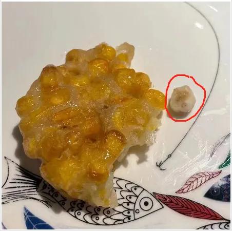 吓煞！10岁女孩，玉米烙中吃到一颗牙齿！知名网红餐饮，半个月“没说法”