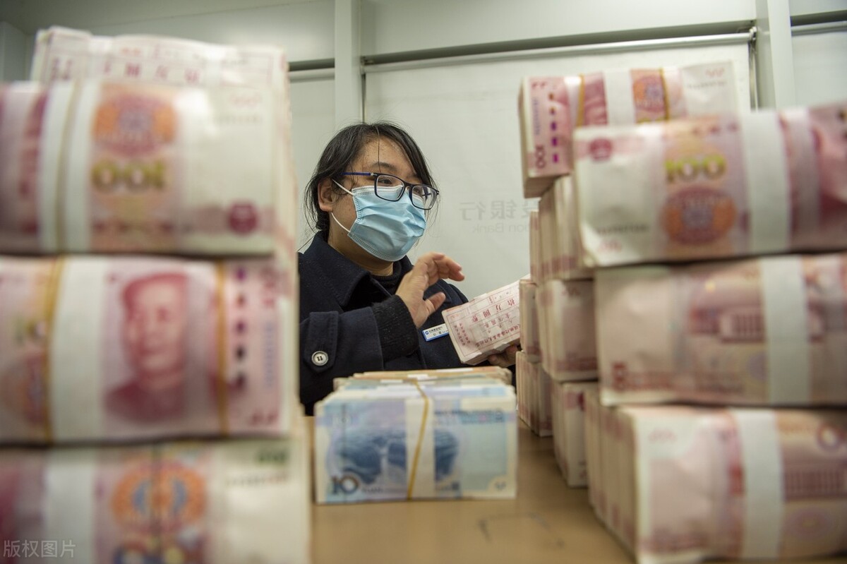 听农民大叔打开窗户说亮话“央行放水万亿”该贷贷贷,该花花花