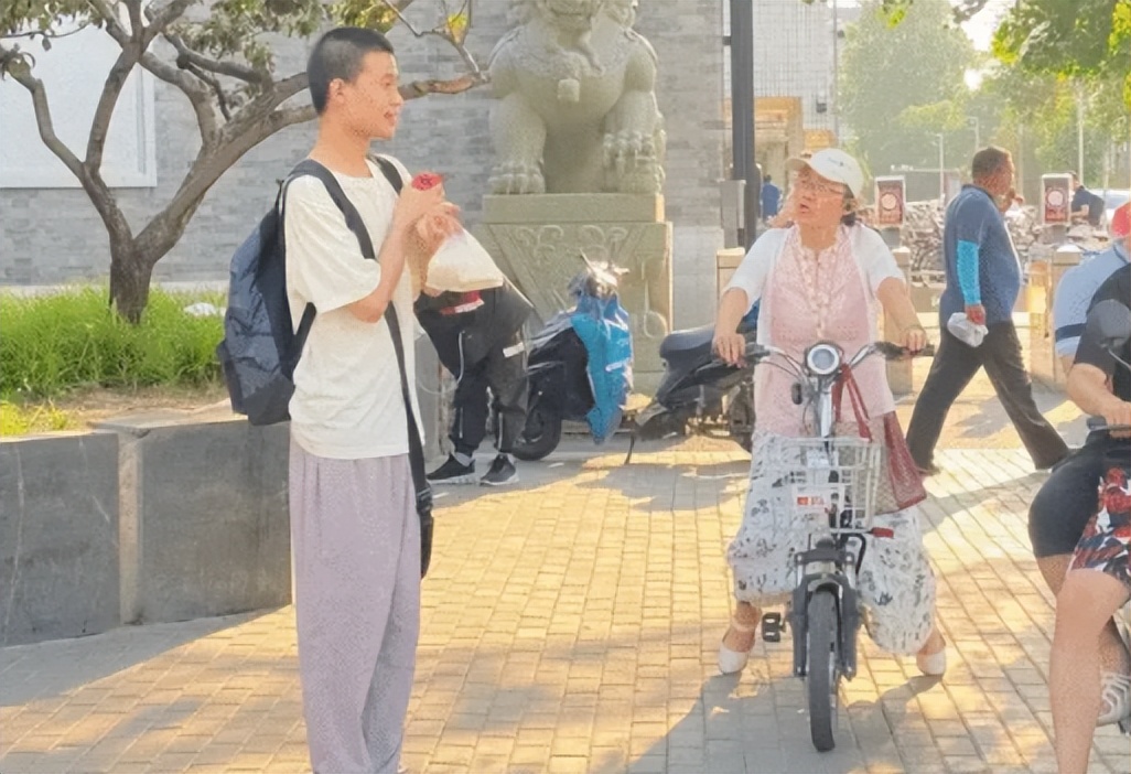 韦东奕出圈的视频,韦东奕走红老家人